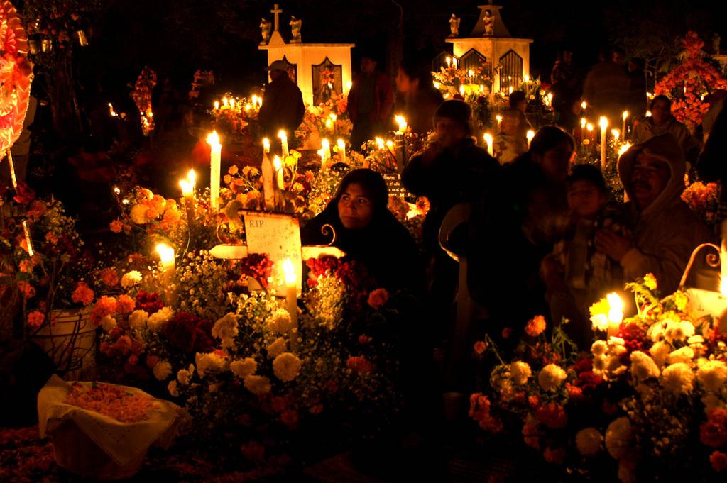 Rituales del Día de los Muertos en México siguen transmitiendo valores, costumbres y creencias; un reflejo de sincretismos celebrados desde siglos