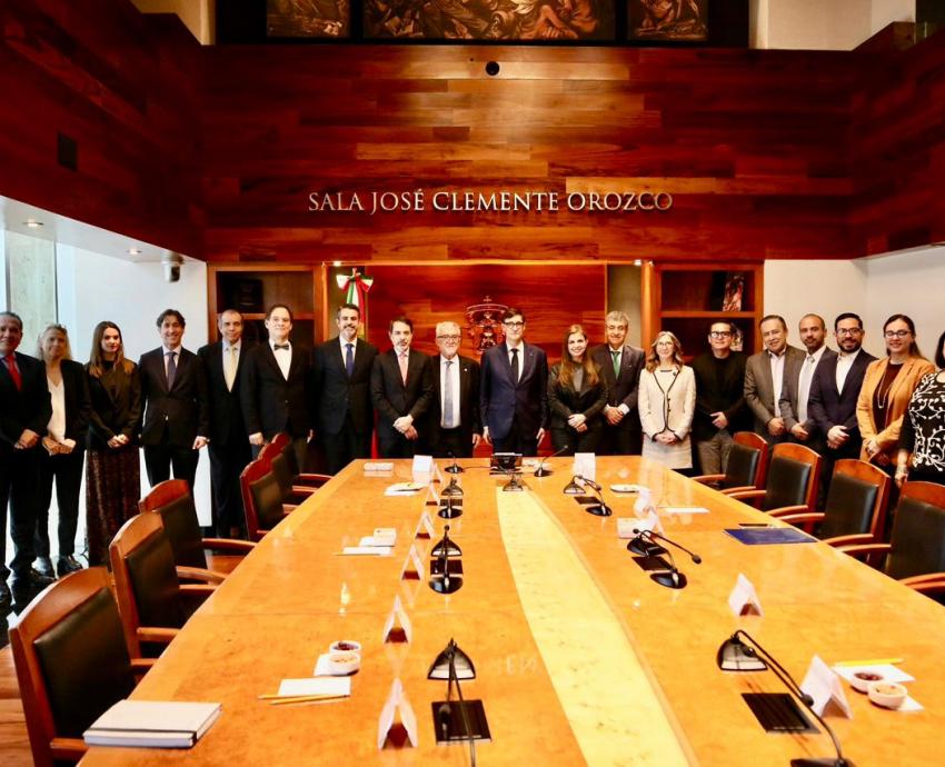 UdeG firma convenio en materia de tecnología e inteligencia artificial